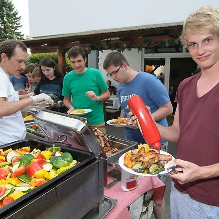 Jugendhotel Egger - Youth بيت شباب Landskron