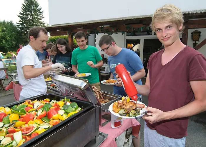 Jugendhotel Egger - Youth Hostel Landskron