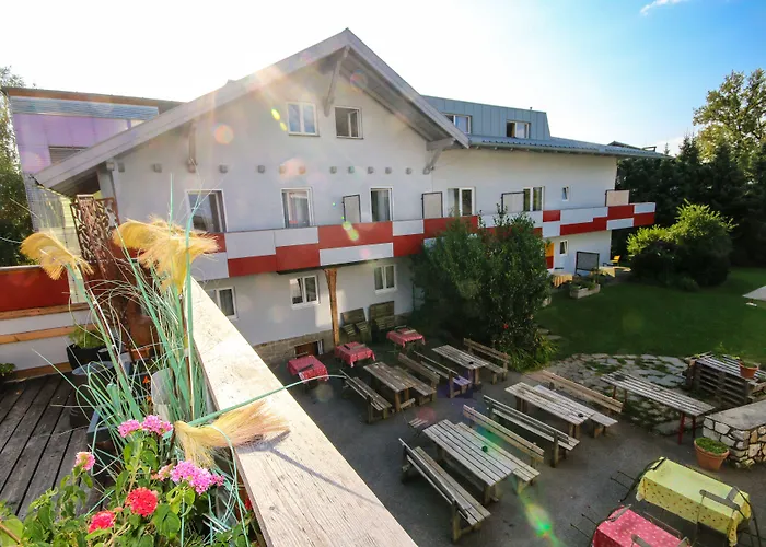 Jugendhotel Egger - Youth Hostel Landskron