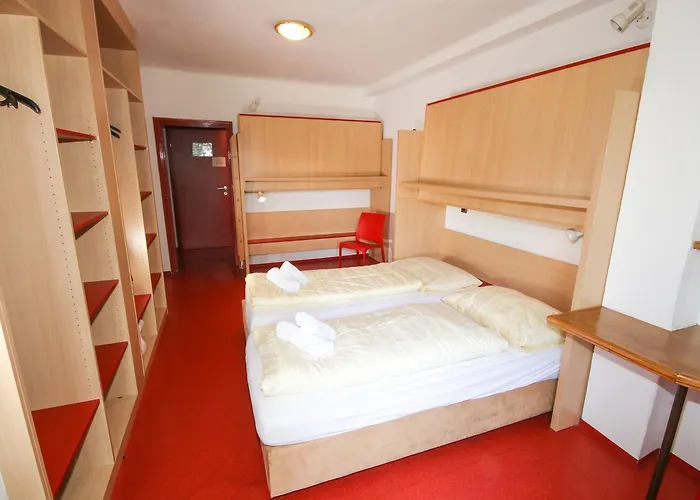 Jugendhotel Egger - Youth Hostel *