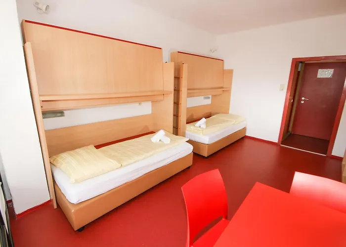 Hostel Jugendhotel Egger - Youth Landskron
